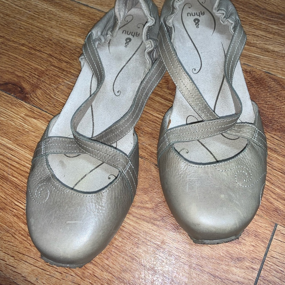 Ahnu Karma Apres Comfort Shoe Arch Support Cross Straps Slip On Taupe Women 11
